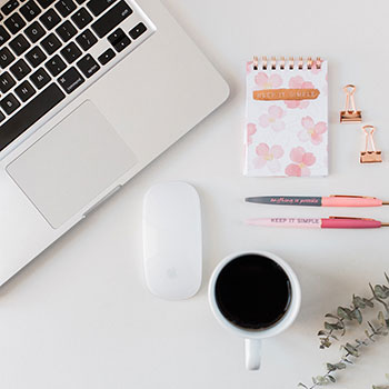 专业幻龙玩家【Momoyih】顶级身材御姐女神，饱满的肥臀乘骑超大号幻龙，垂涎欲滴白嫩小穴超诱人！