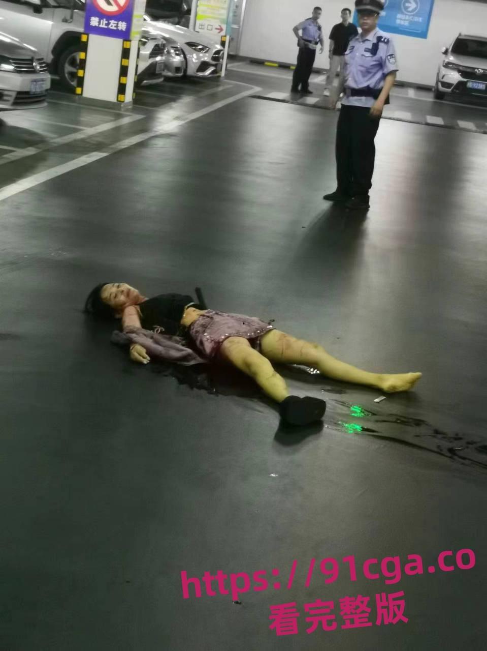 福建厦门宝龙广场地下停车场儿子为了买自9号电动车，捅了自己母亲50多刀