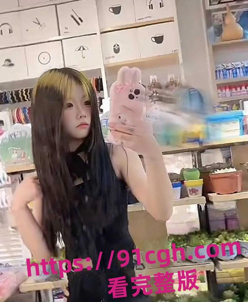 抖音网红仅呆酱 大量不雅视频流出 白少女约炮成瘾