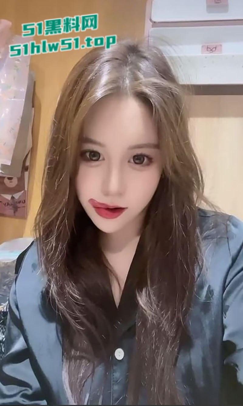 辽宁丹东极品御姐【李世黎】社交账号【苹果汁】娇嫩肌肤美乳浑圆，假屌猛插骚穴画面骚气逼人！