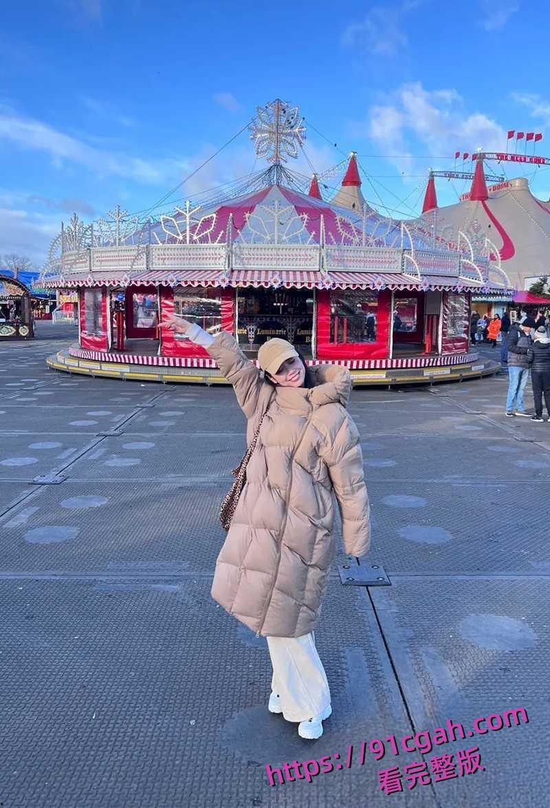 天津男子查看妻子行车记录仪 竟意外发现老婆与孩子老师出轨约炮 车内各种激吻调情