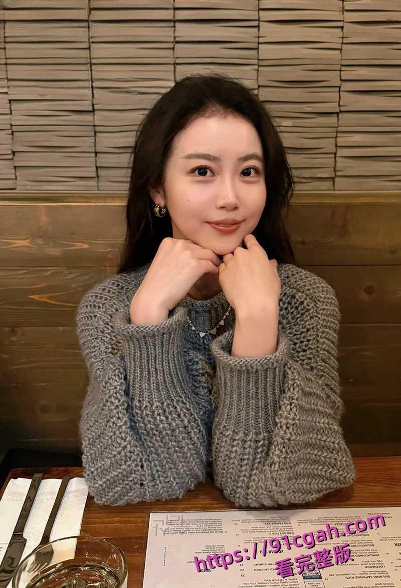 天津男子查看妻子行车记录仪 竟意外发现老婆与孩子老师出轨约炮 车内各种激吻调情