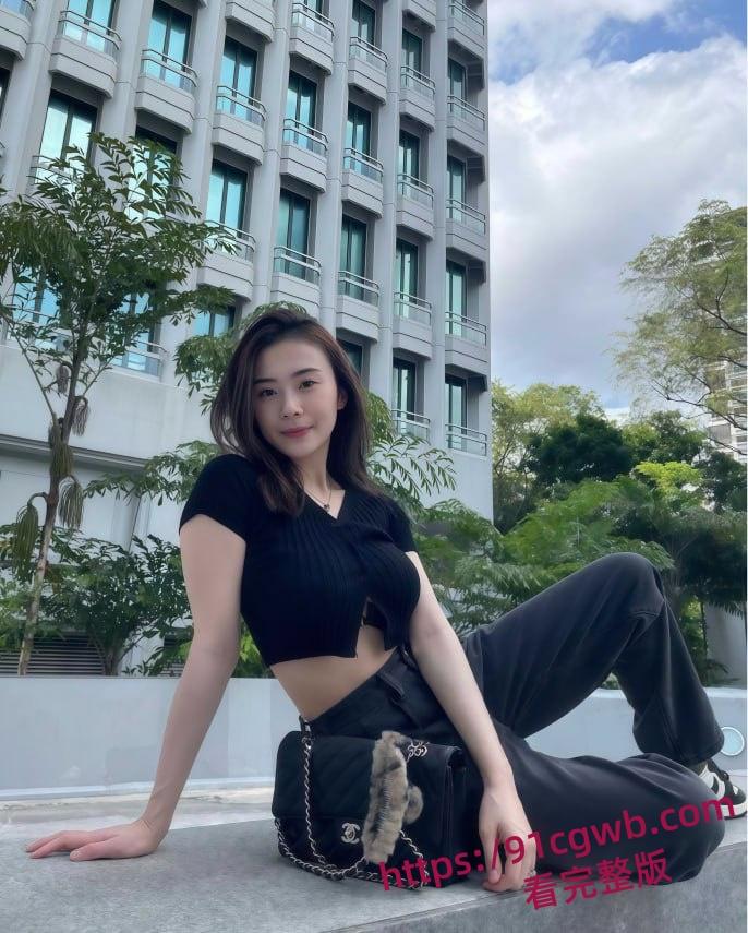 武汉已婚人妻许颜玥婚后性欲旺盛得不到满足 约炮大屌帅哥 没想到人美逼还紧