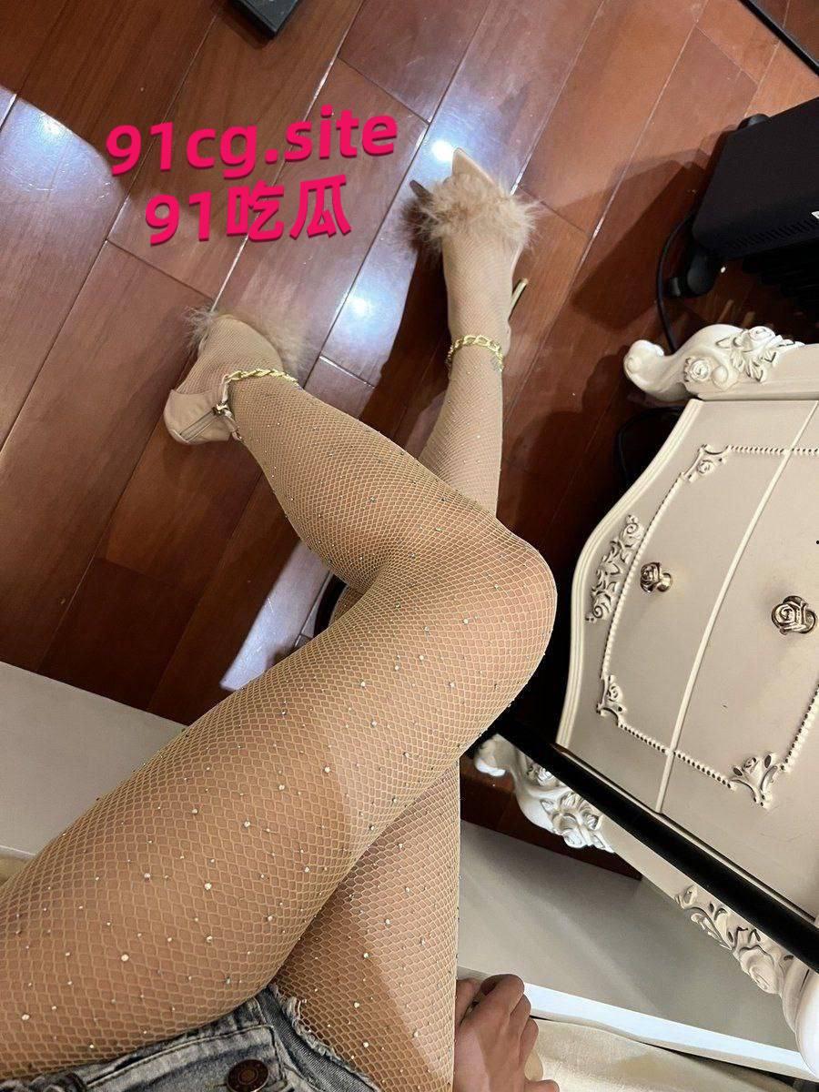 来自推特极品博主 奶凶   纹身精神美少女