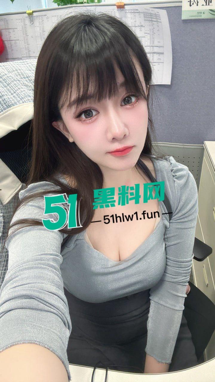 真实附近人撩骚认识个80后极品美少妇，颜值高身材超赞巨乳白嫩翘臀美腿，大大的眼睛看着就撩人。