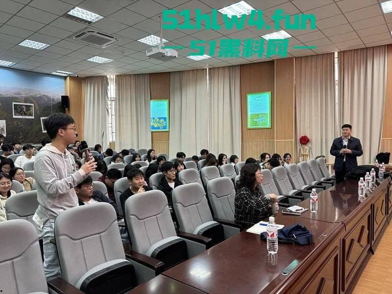 南京师范大学副院长【宋海亮】被曝婚内出轨博士生【汪慧香】男友公开聊天记录引爆舆论！