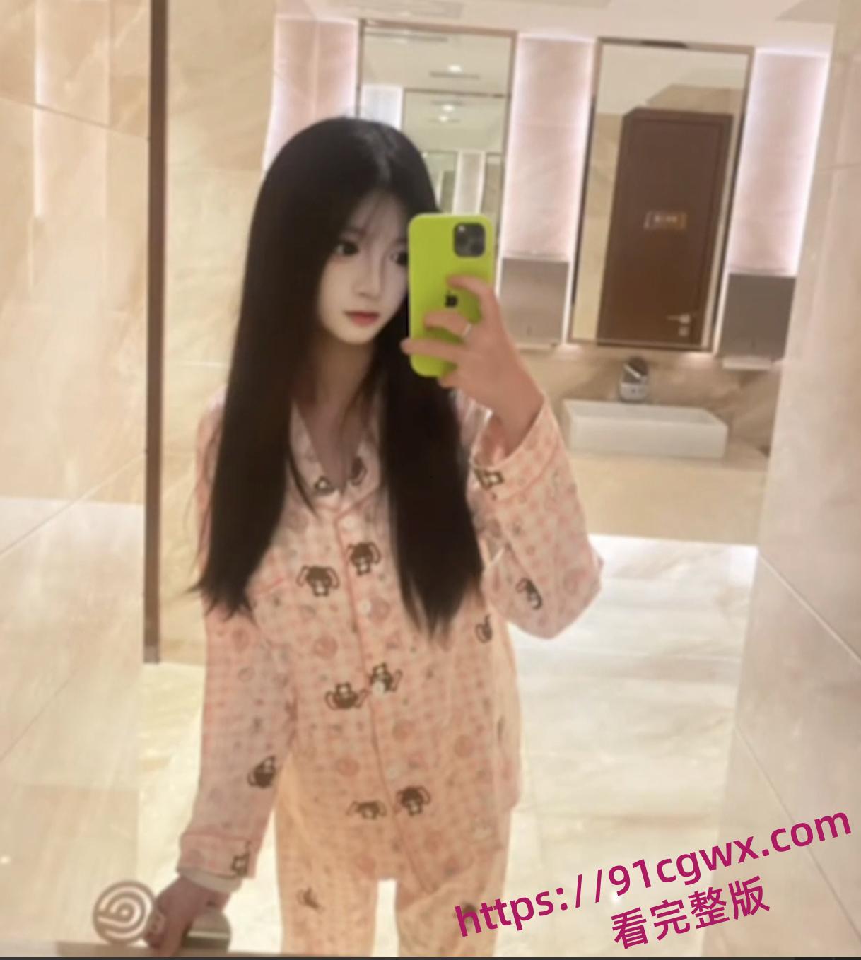 重口慎入！小仙女陈诗琪福清酒吧喝多翻车，酒后打车当场拉屎 下半身污秽狼藉 羞耻到连夜逃城！