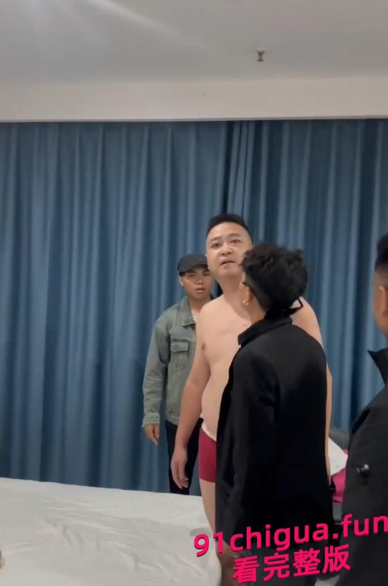 全网最硬奸夫！偷情有夫之妇被众人抓奸在床！