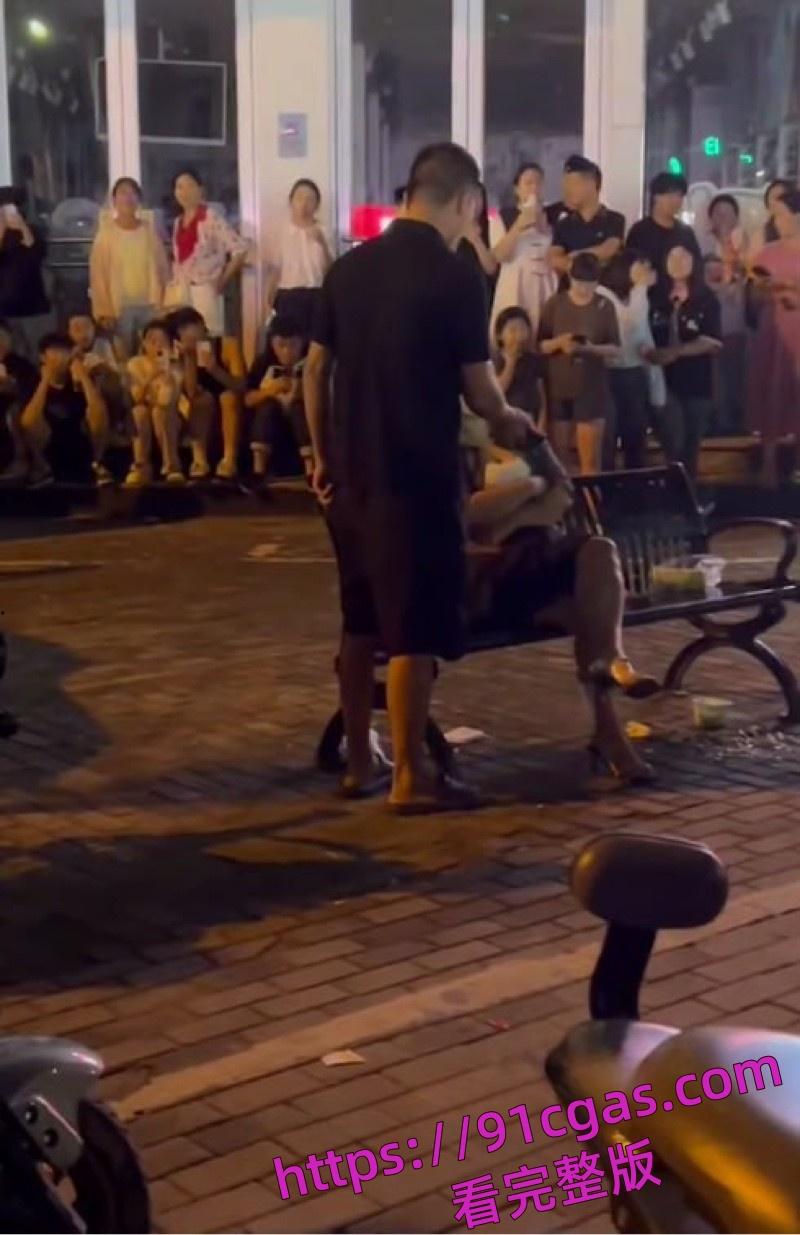 安徽阜阳太和文庙抓小三惊爆情人节 性感人妻偷情被捉 黑丝骚穴被情人猛干