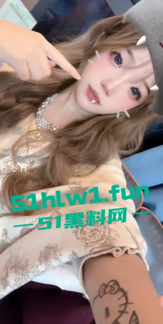 福建莆田骚货【郑烨烨】快手网红【吐泡泡】群里疯传她被操自拍视频，一边叼烟一边求操，骚话连篇堪称精神小妹本妹！