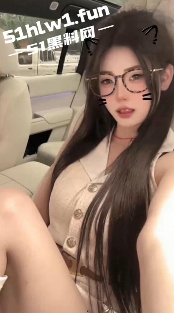 福建莆田骚货【郑烨烨】快手网红【吐泡泡】群里疯传她被操自拍视频，一边叼烟一边求操，骚话连篇堪称精神小妹本妹！-7