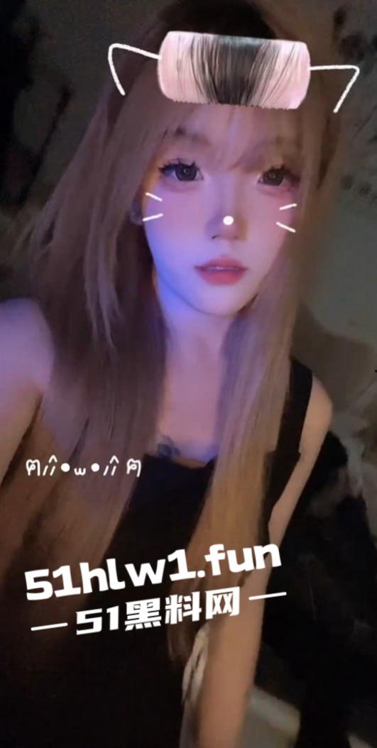 福建莆田骚货【郑烨烨】快手网红【吐泡泡】群里疯传她被操自拍视频，一边叼烟一边求操，骚话连篇堪称精神小妹本妹！-11