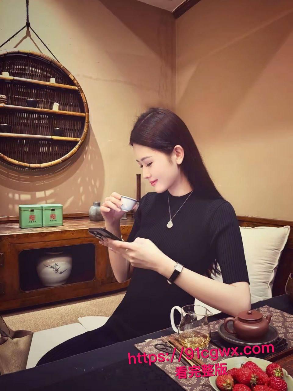 河北唐山富家女周昕雯床战男友全记录：翘臀狂骑大鸡巴榨汁，深喉吞精变身骚货女王，富家女私下浪到骨子里！