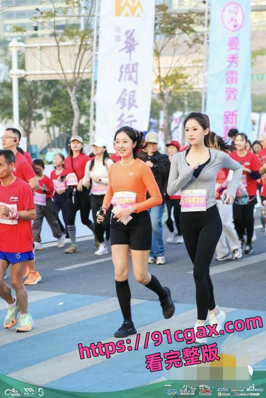 小红书珠海马拉松女神 深情舔屌的眼神太迷人了