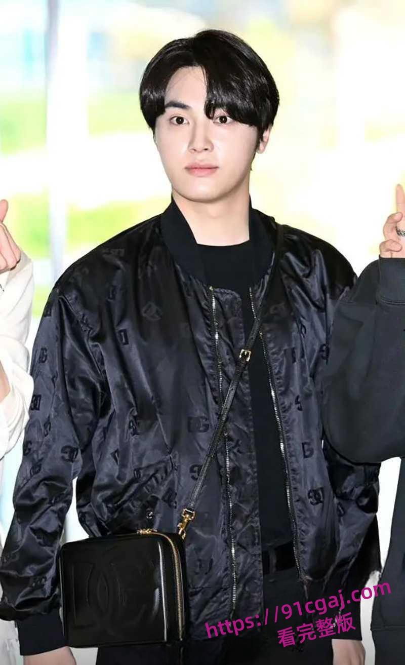 韩国男团周鹤年 春丑闻全网疯传 21万港元与AV女皇明日花绮罗4小时不限次数