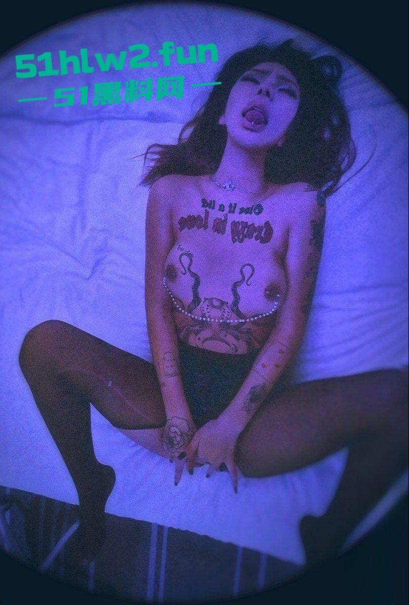 成都刺青母狗【HighSchoolGirls】身材超性感辣妹。巨乳肥臀身材火辣自慰做爱私拍流出。-6