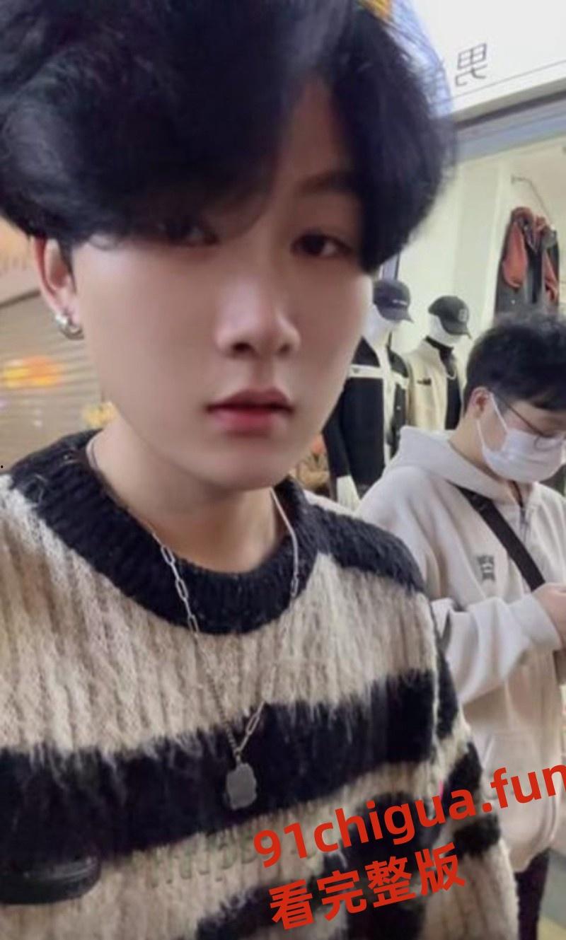 最后一个纯爱战士老白丫塌房？网红男友崩溃发声冲上热榜