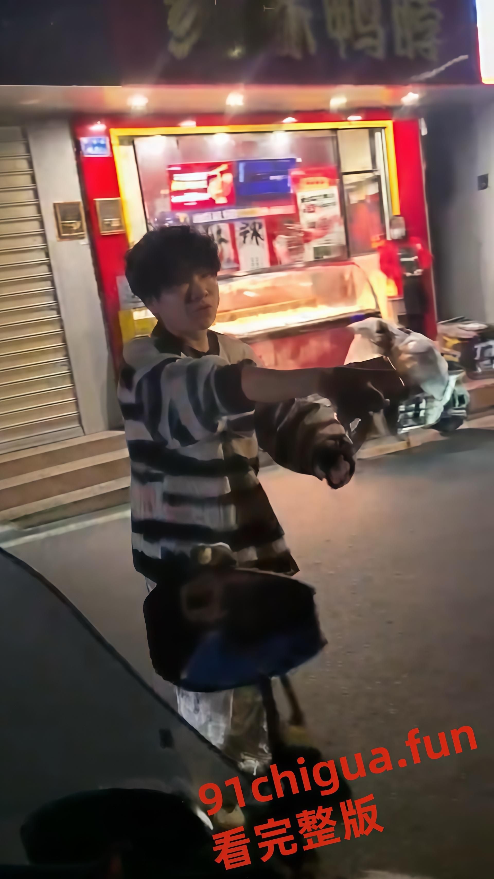 最后一个纯爱战士老白丫塌房？网红男友崩溃发声冲上热榜