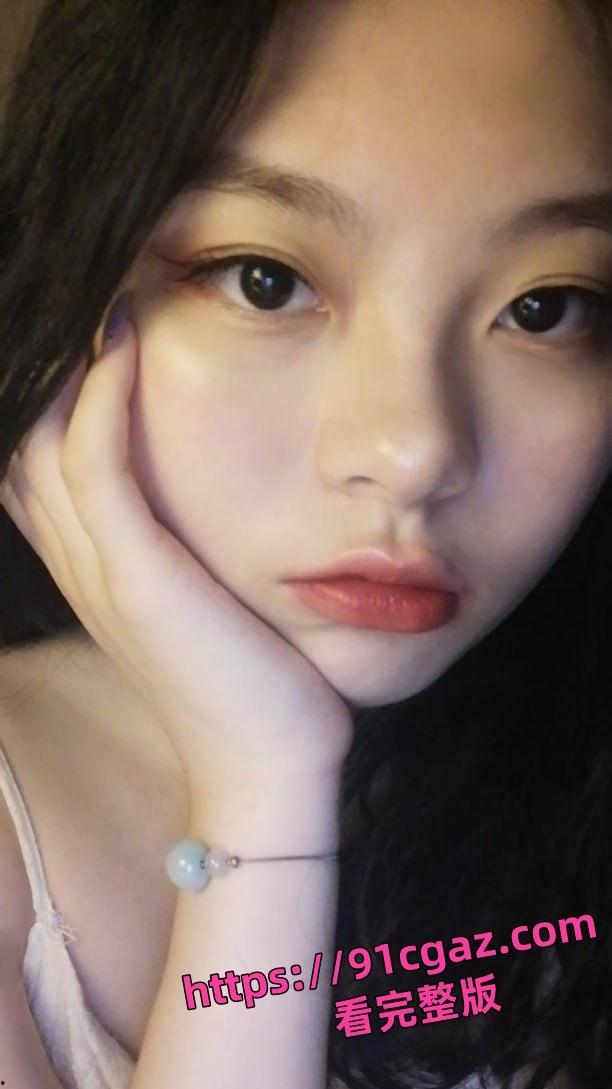 内地学生陈意涵香港滥交，无套内射猛操淫叫，翘臀后入手铐调教