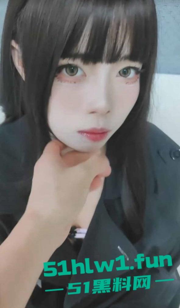 极品高颜值小仙女接受大神户外调教，塞入遥控跳蛋在超市景区大胆玩露出全程。