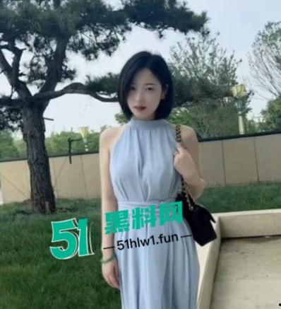 抖音短发【恶毒小姨】直播走光，忘关摄像头换衣全过程曝光，封号后又重新开播，居然还是这套路！