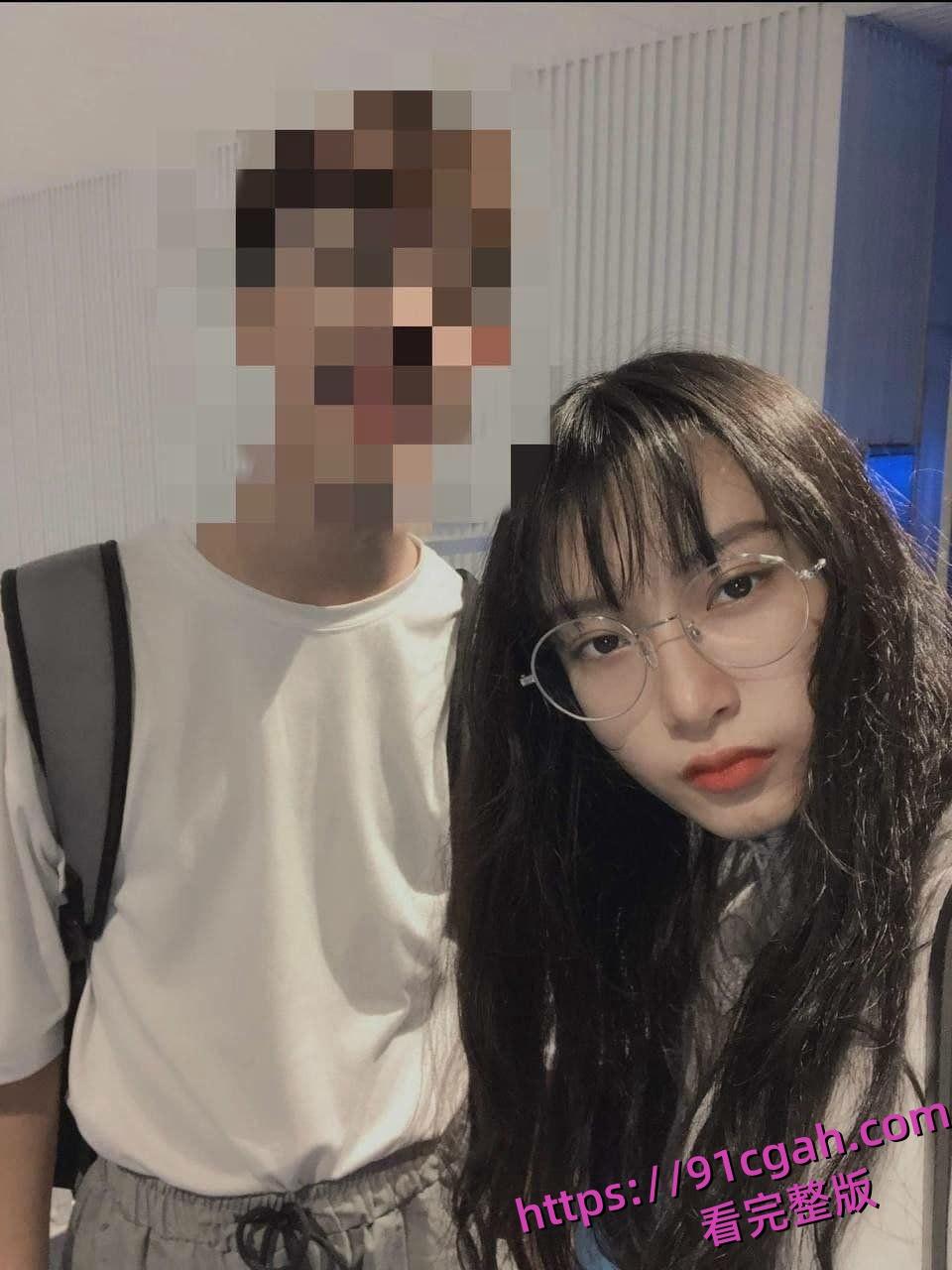 山东青岛大学校花在恋爱四年间，瞒着男友在校外兼职下海拍片