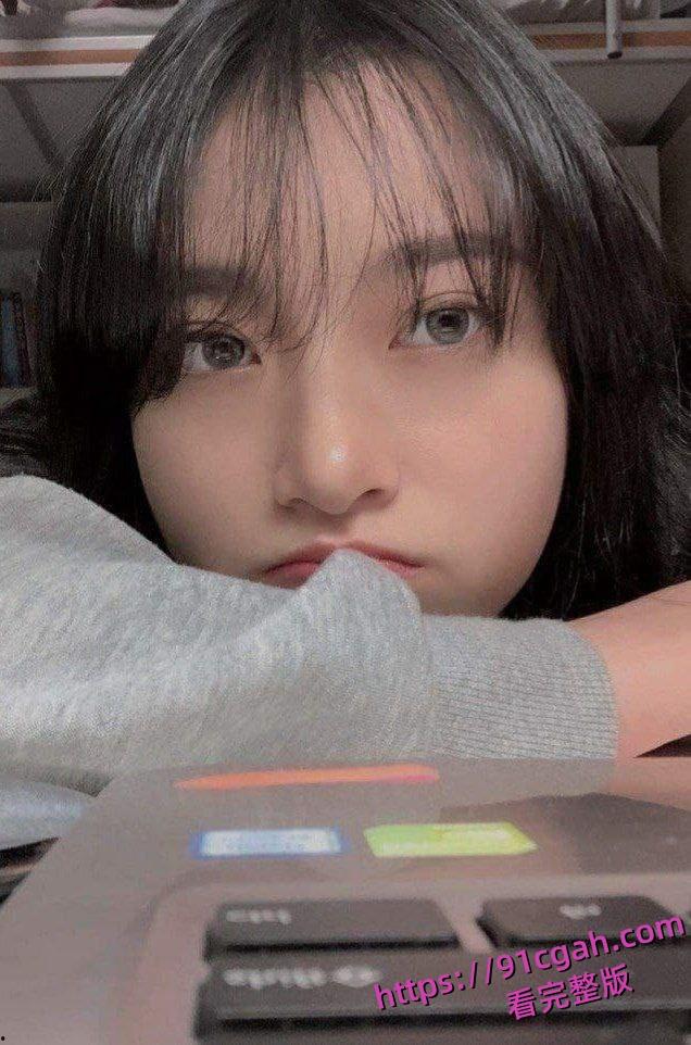 山东青岛大学校花在恋爱四年间，瞒着男友在校外兼职下海拍片-4