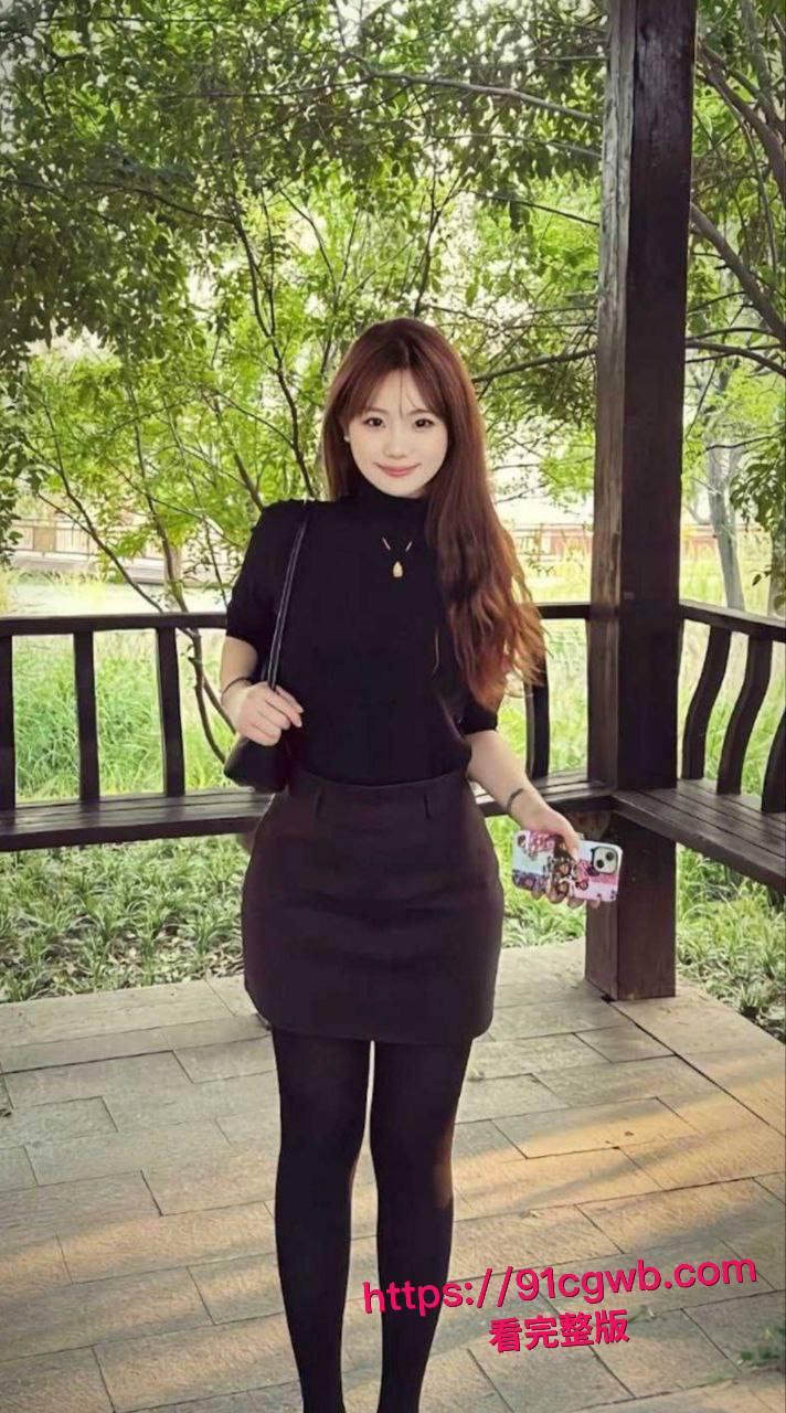 上海名校大四生李佳怡！为了五万块参加金主别墅的群P，三根滚烫鸡巴轮番口爆骚穴菊花双插，饥渴母狗浪叫扭腰迎合成沉沦肉便器