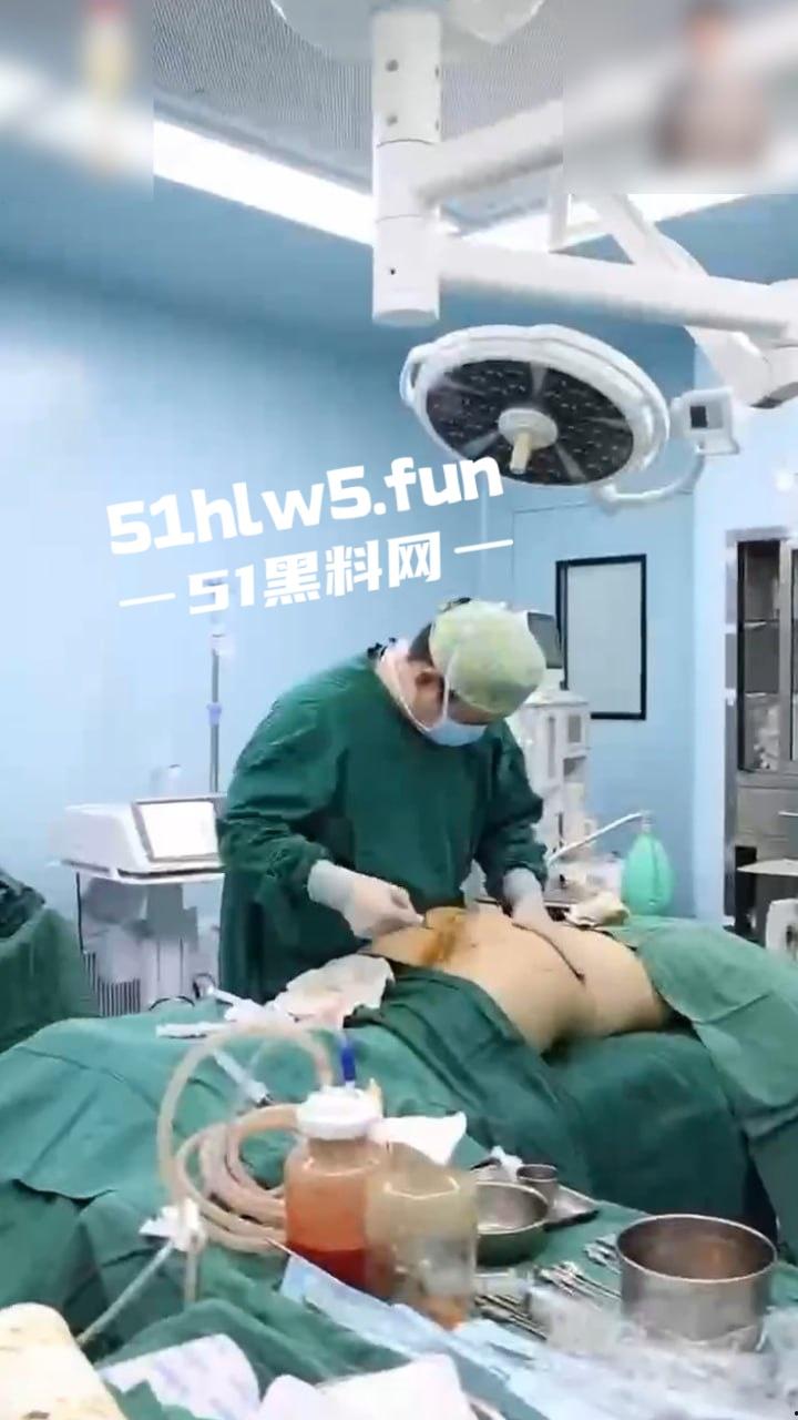 实拍整形医院，小仙女整容抽脂和填充全过程，看着残忍但做完后惊艳的效果让人震撼。-4