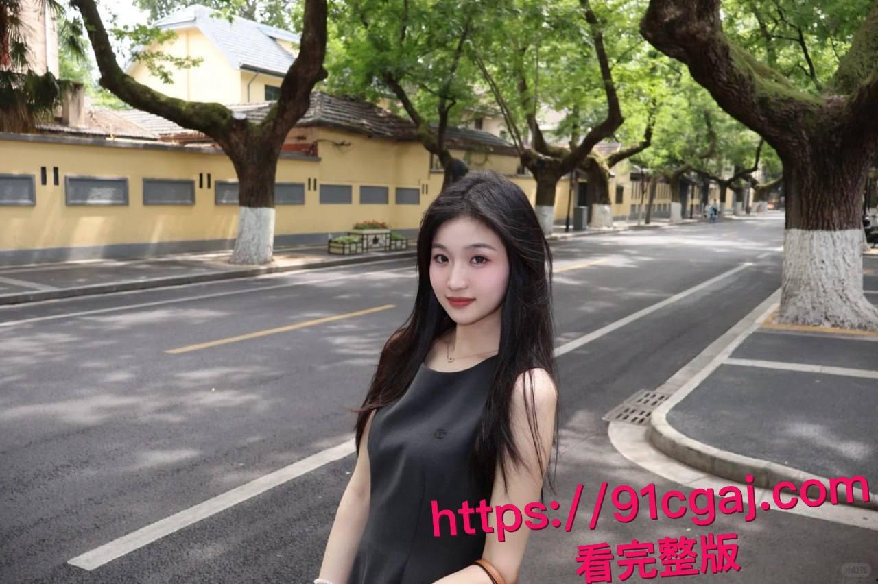 上海民航学院江子瑜小三风波！清纯制服妹子私下变母狗，被金主无套鸡巴狂捅骚穴，侧入后入轮番上阵玩到腿软！