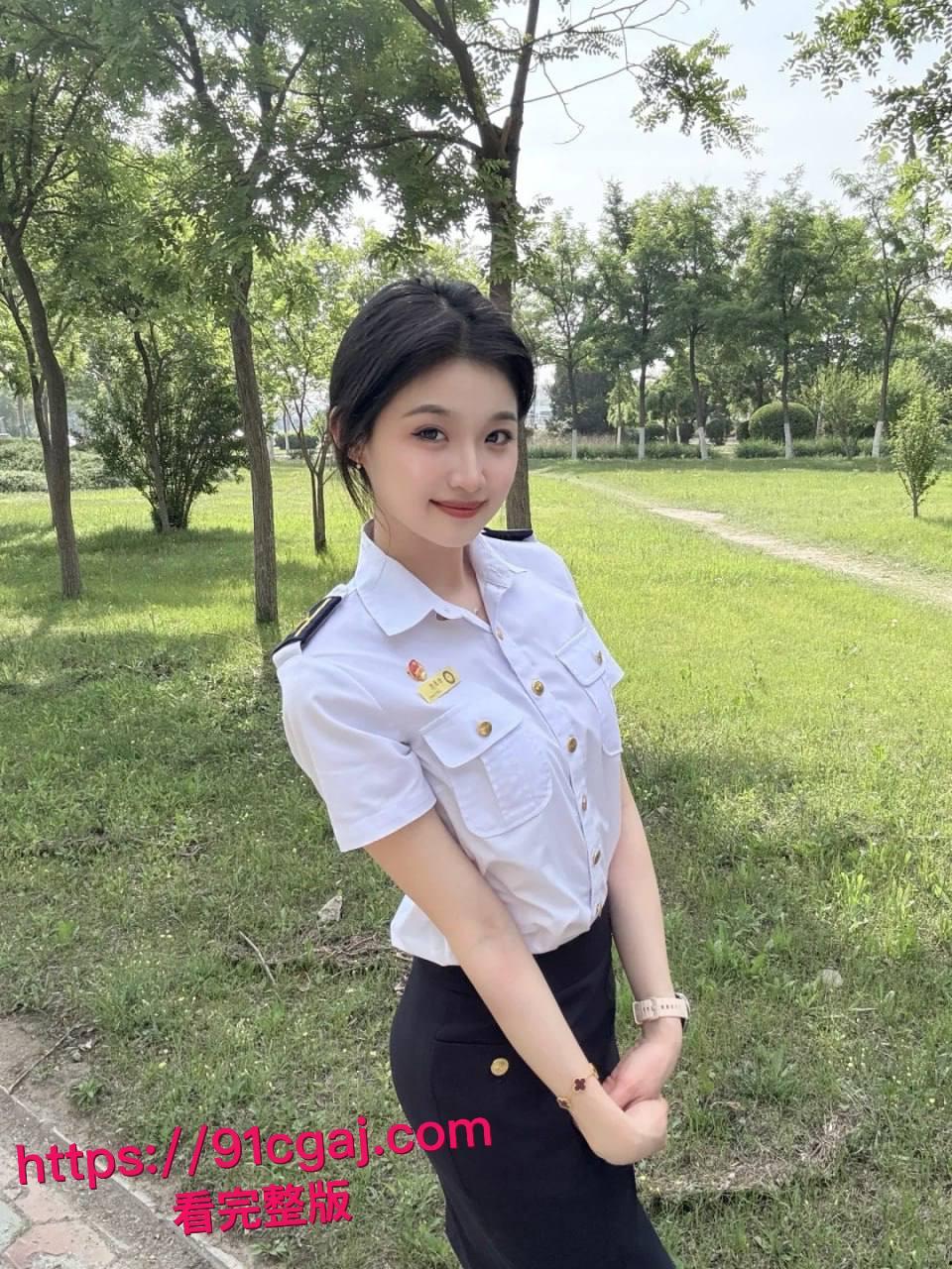 上海民航学院江子瑜小三风波！清纯制服妹子私下变母狗，被金主无套鸡巴狂捅骚穴，侧入后入轮番上阵玩到腿软！