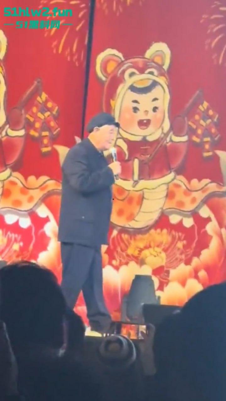 赵本山全球巡回演出在纽约开启第1站,场面宏大人流爆满果然是喜剧之父这影响力杠杠的。-7