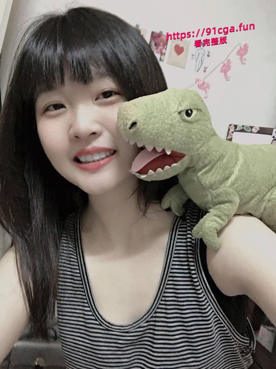 苏州经贸职业技术学院清纯学生妹， 被四十多岁的大叔给包月