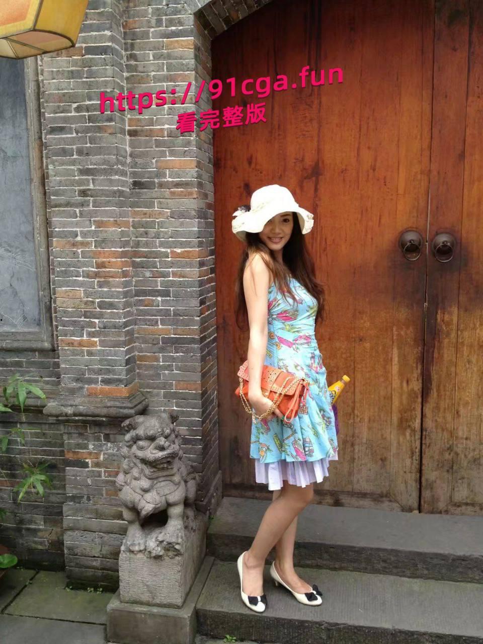 极品人妻少妇，钟晓红,模特出身 参加过几档综艺节目 .被潜规则全程脸穴同框