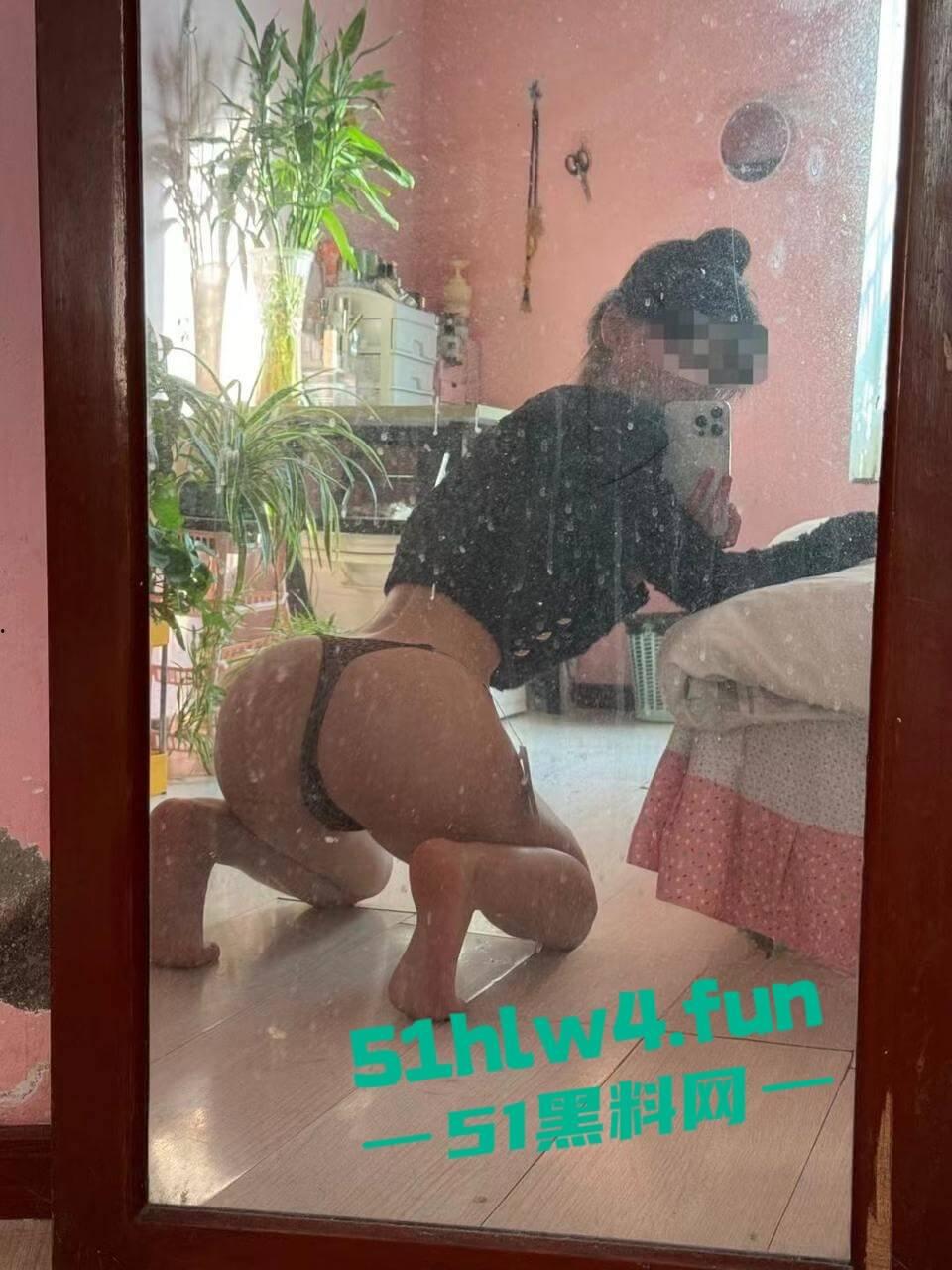 苏州大学高颜值【谢赛雅】外网变福利姬，据爆料消息称，大长腿骚货全国空降随便操。