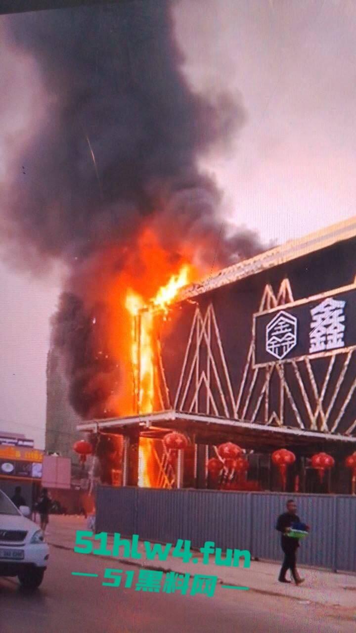 柬埔寨班迭棉吉省,波贝鑫钻汇KTV突发大火疑似是仇敌帮派报复,伤亡情况尚未公布。-6