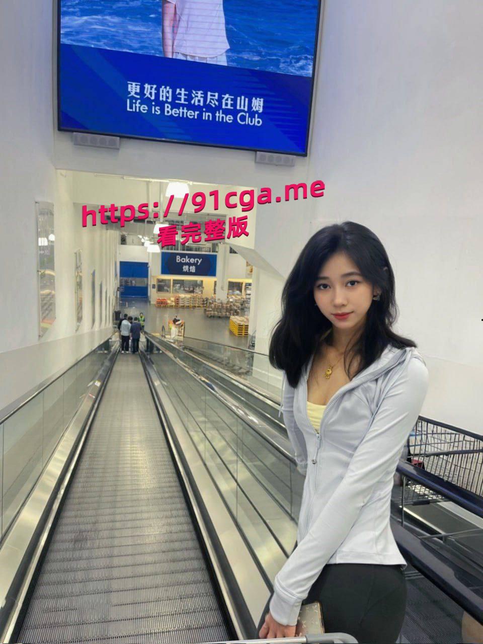 极品在校舞蹈生调教视频被泄，戴上狗链牵绳的她，彻底暴露了自己小母狗的本质