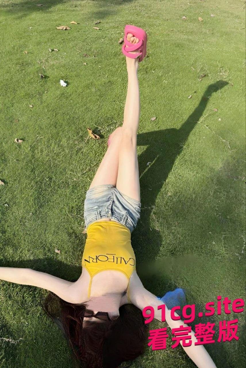 广西民大何钰婷反差骚货被渣男调教，露脸舔屌口活超绝