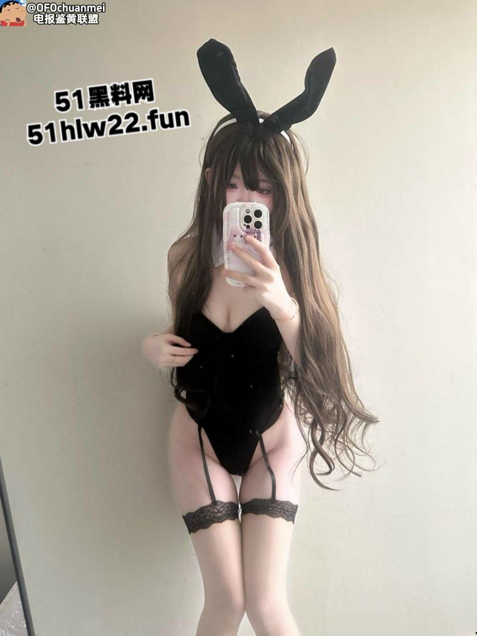 高颜值大一新生【马佳婧】可爱颜值仙女，当婊子了还想立牌坊，身穿cos短裙自慰抠逼流白浆。-8