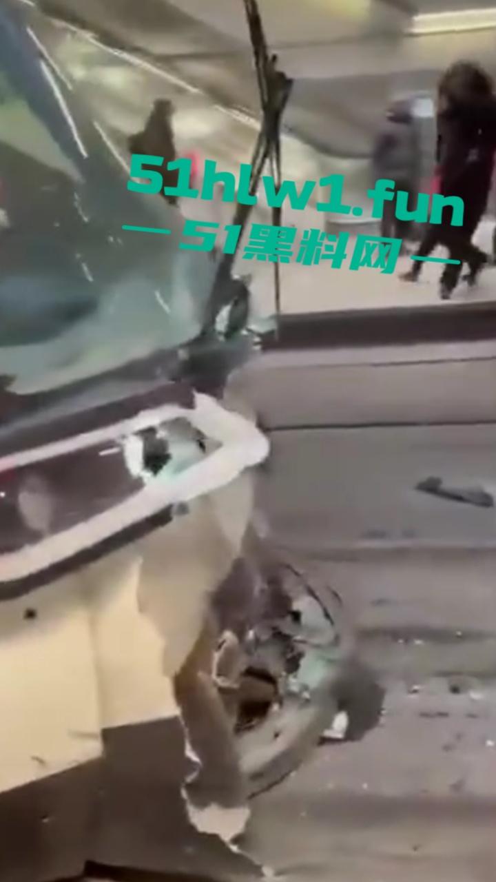 法国特拉斯堡 有轨电车相撞事件 现场烟雾弥漫 受伤人数高达50多人 事故原因已进行调查 目前排除人为因素