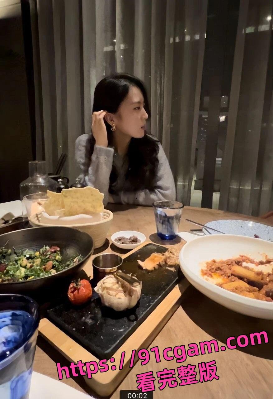 金主包养20岁野模惊爆反转！以为“公交车”，不料极品身材“很森林”！