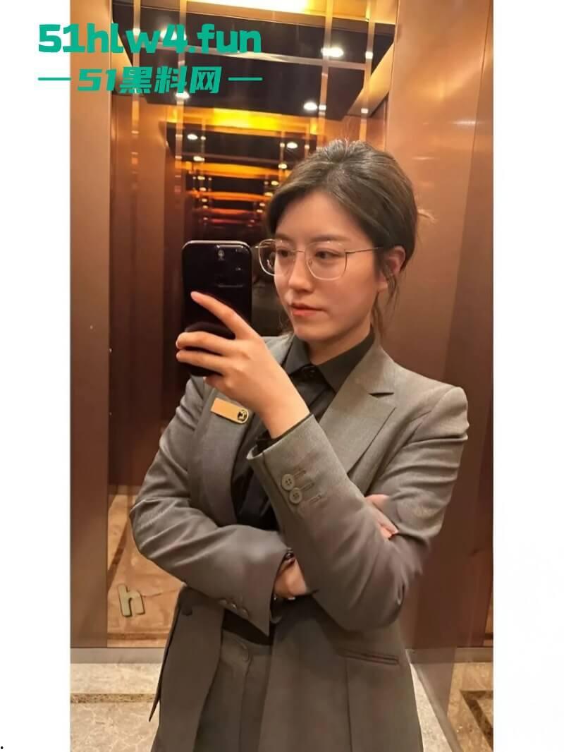 南通金牌售楼小姐【郭智玲】三天卖4套房背后的秘密！看房就发裸照买房就送逼，只要钱到位3P内射任意玩。