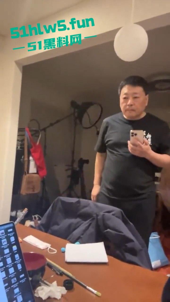 著名网络大v王局【王志安】被其前妻初代网红师太【李汀】直播爆料与日本女三私混生子。