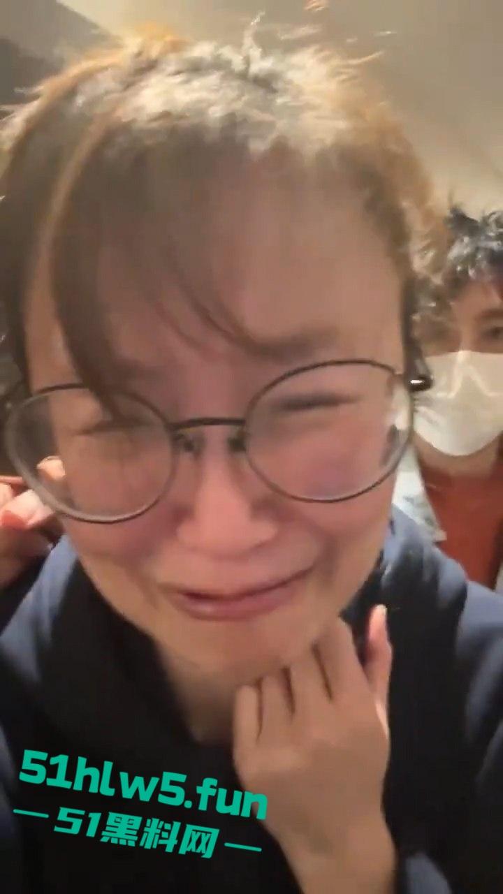 著名网络大v王局【王志安】被其前妻初代网红师太【李汀】直播爆料与日本女三私混生子。