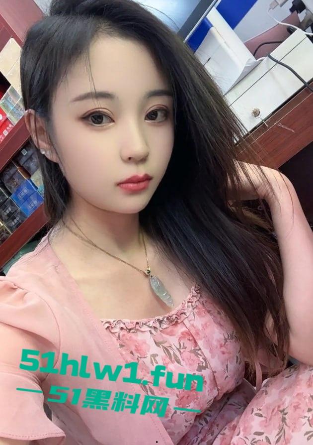 抖音【Alina】线上卖烟线下卖逼，副业带流量，主业卖逼才是真正赚钱的路子，靠当鸡买豪车豪宅！