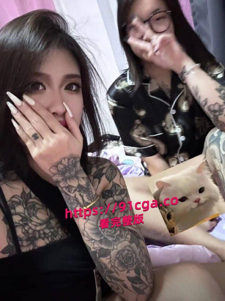 抖音大网红，迷人大野驴身材嘎嘎好全是纹身符文法师，蜜桃肥臀操起来意外的爽