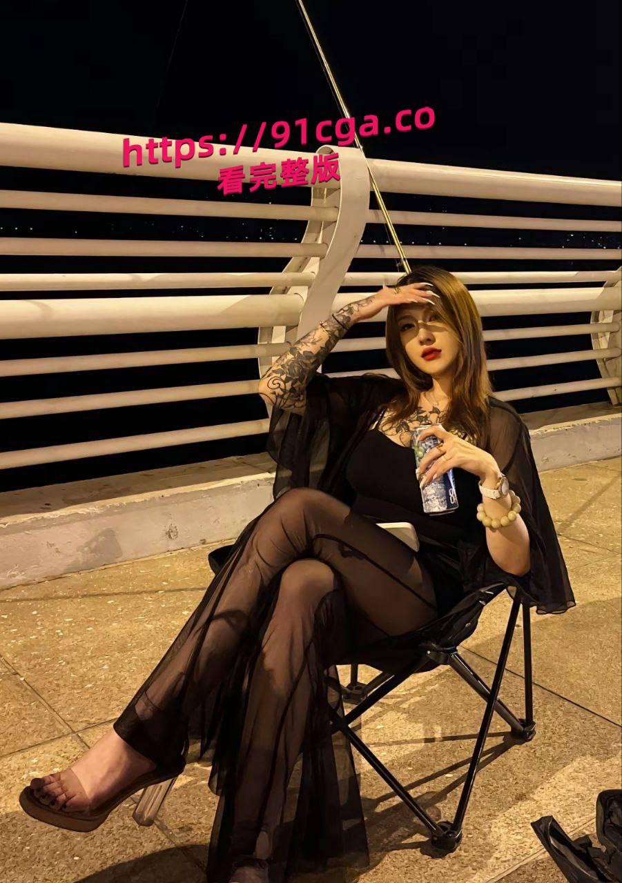 抖音大网红，迷人大野驴身材嘎嘎好全是纹身符文法师，蜜桃肥臀操起来意外的爽-4