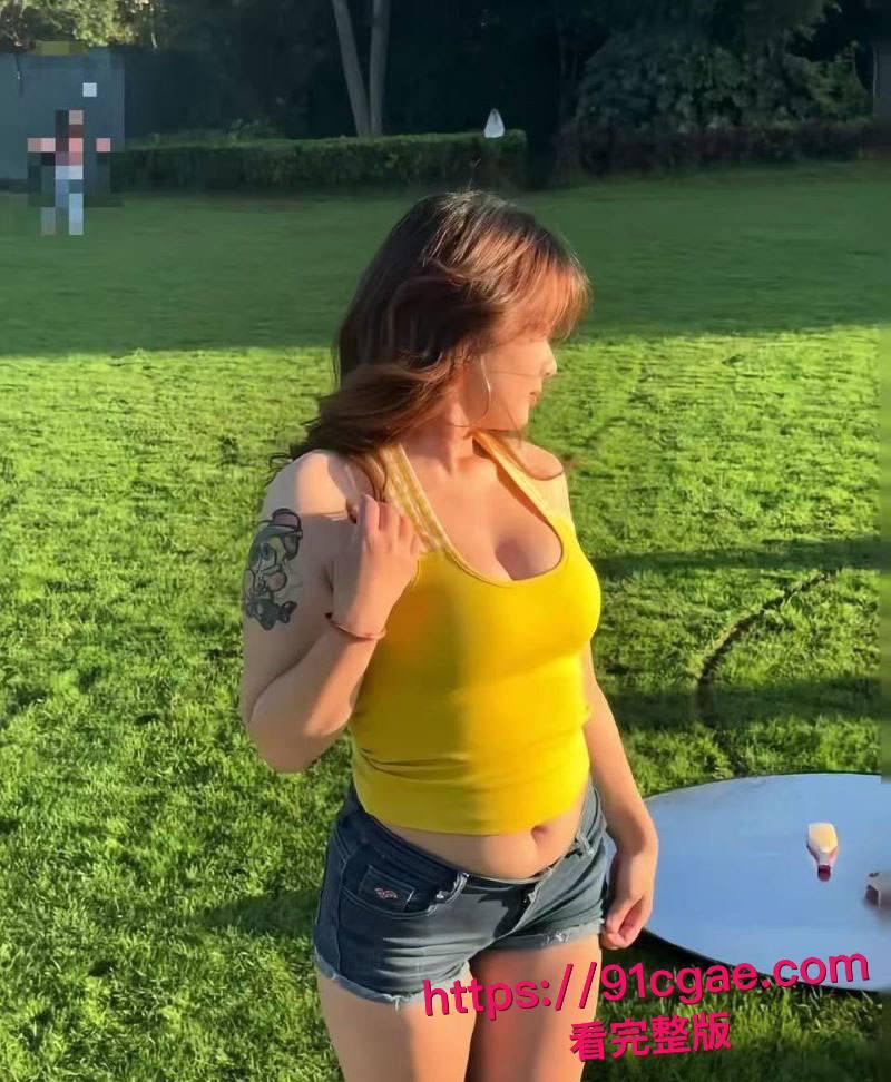 湖南童颜巨乳大学生童莉莉私下自慰视频曝光 白嫩大奶自拍揉捏 手指抽插嫩穴娇喘到腿软！