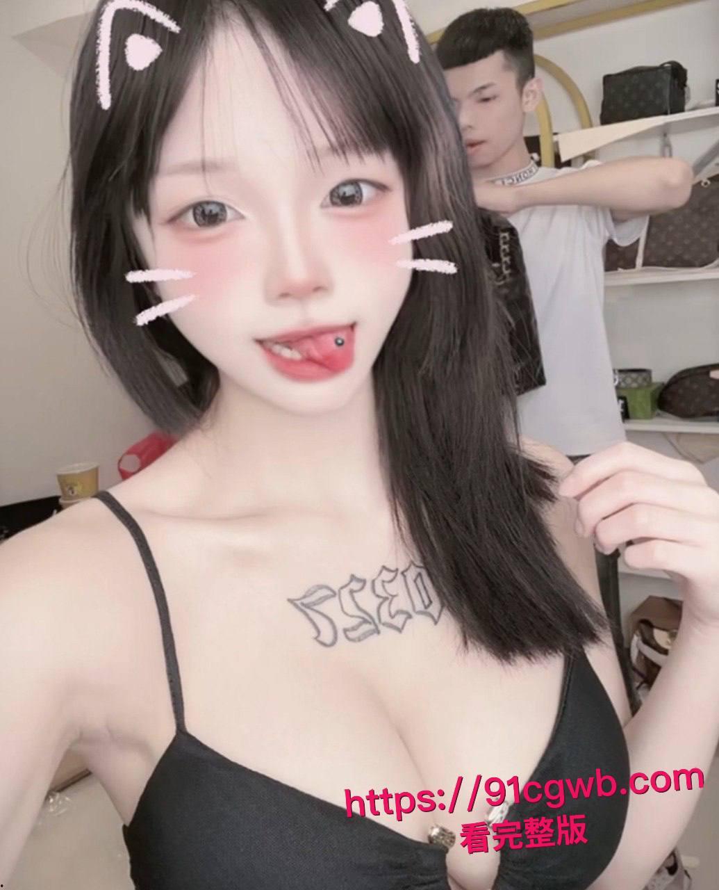 纹身小太妹吕芊颖在外网彻底放飞自我！拥有10万TikTok粉丝却跪舔男友大鸡巴，翘臀被后入狂操骚劲儿直喷鼻血-9