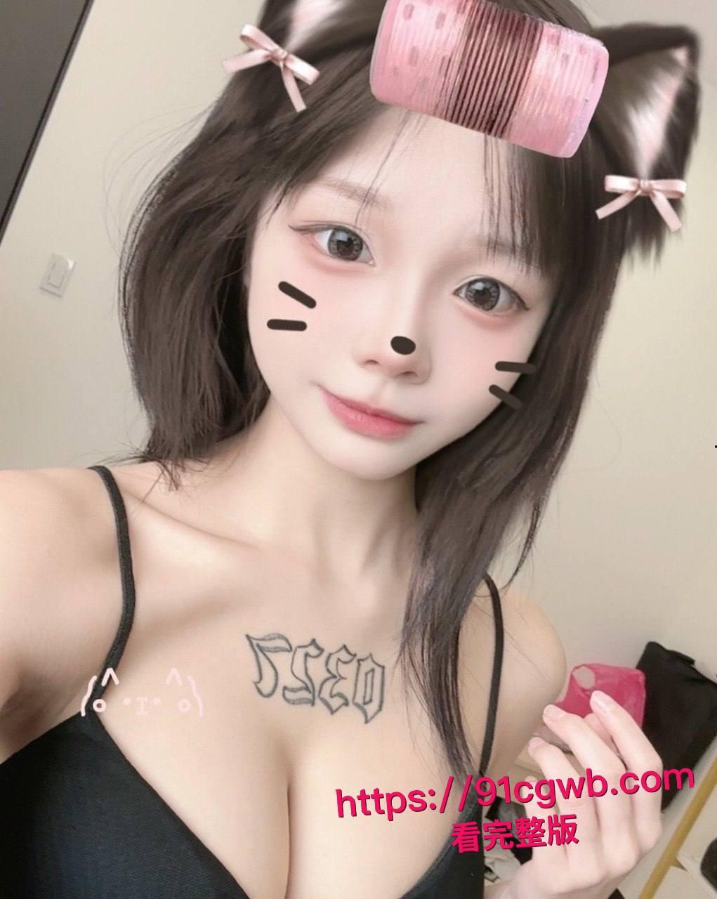 纹身小太妹吕芊颖在外网彻底放飞自我！拥有10万TikTok粉丝却跪舔男友大鸡巴，翘臀被后入狂操骚劲儿直喷鼻血-11